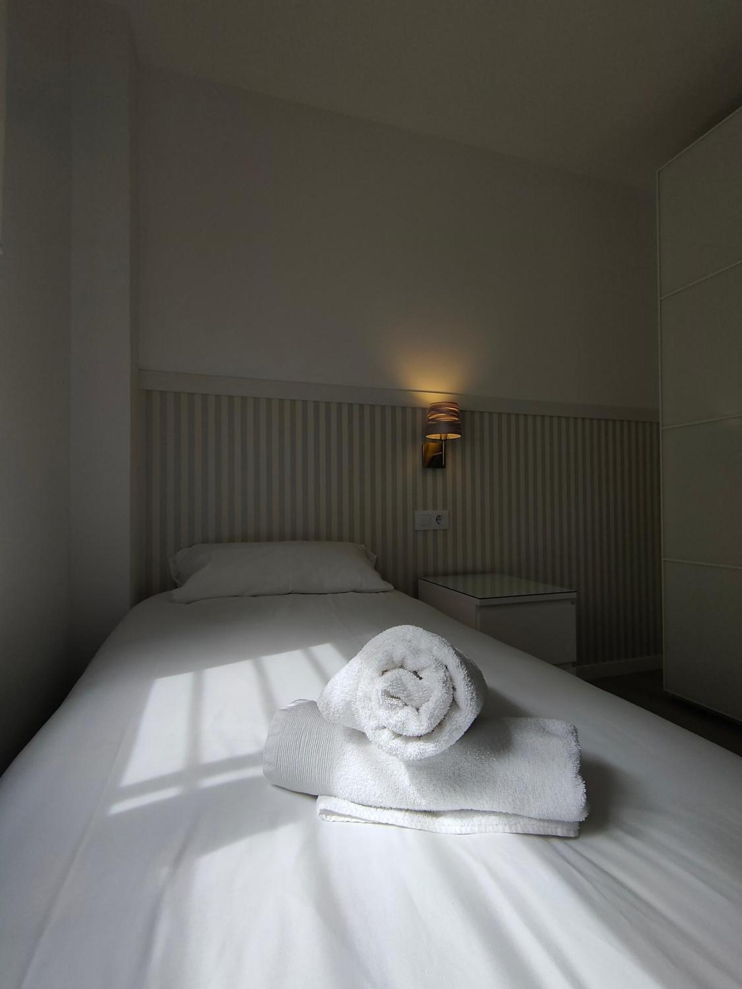 Casa Mallen, Con Amplia Terraza, En El Barrio De Nervion เซบีญา ภายนอก รูปภาพ