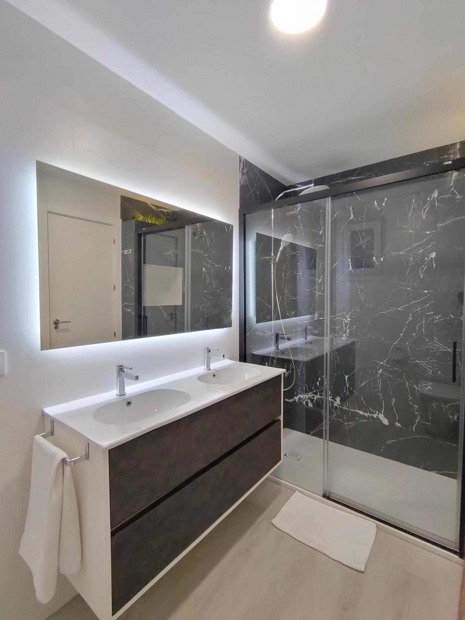 Casa Mallen, Con Amplia Terraza, En El Barrio De Nervion เซบีญา ภายนอก รูปภาพ