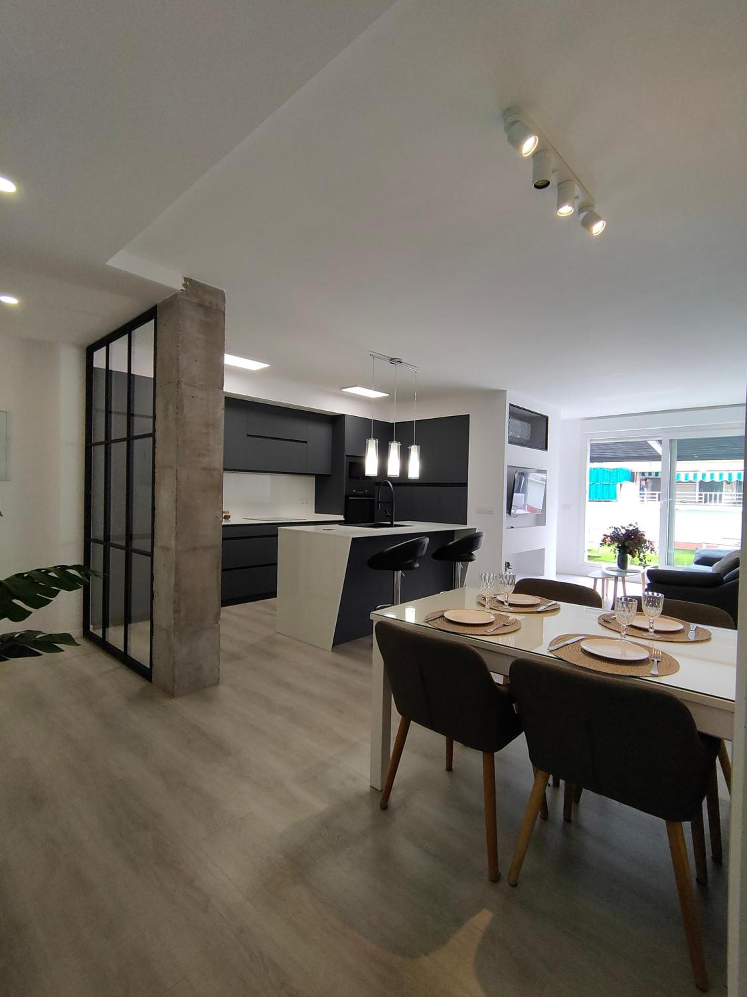 Casa Mallen, Con Amplia Terraza, En El Barrio De Nervion เซบีญา ภายนอก รูปภาพ