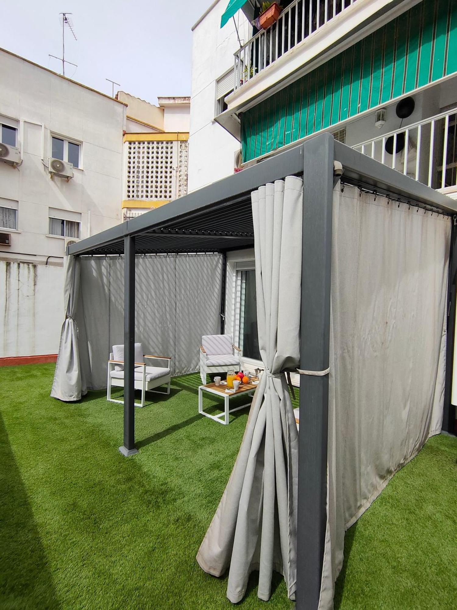 Casa Mallen, Con Amplia Terraza, En El Barrio De Nervion เซบีญา ภายนอก รูปภาพ